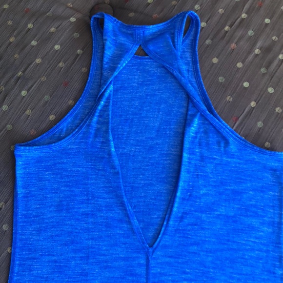 Lululemon loose fitting blue tank size 2 - Picture 4 of 5